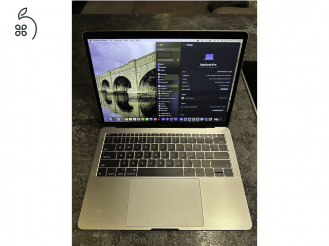 MacBook Pro 13-inch, 2017 Two Thunderbolt 3 ports