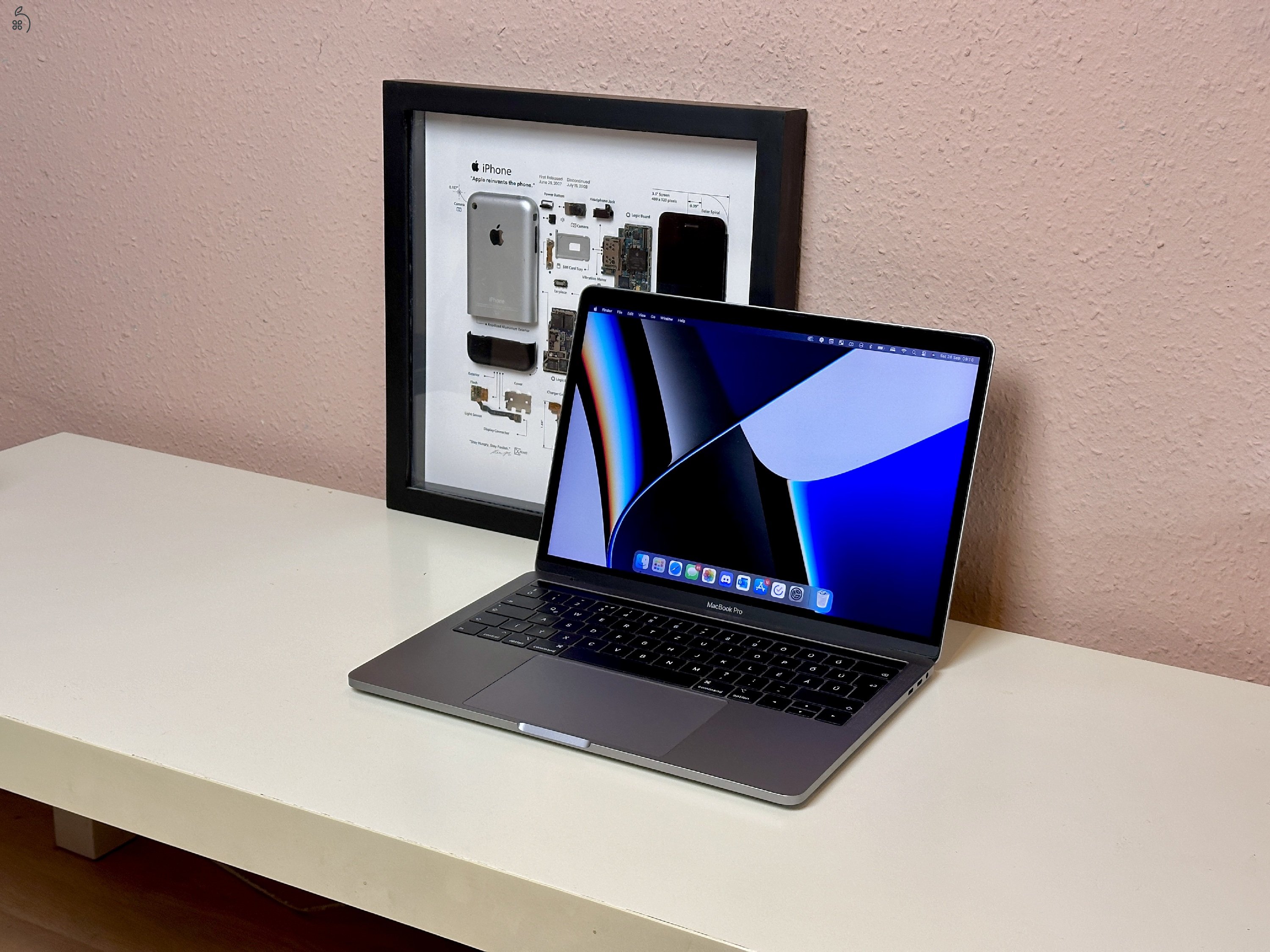 Apple Retina MacBook Pro 13 · 2018 · hibátlan állapot