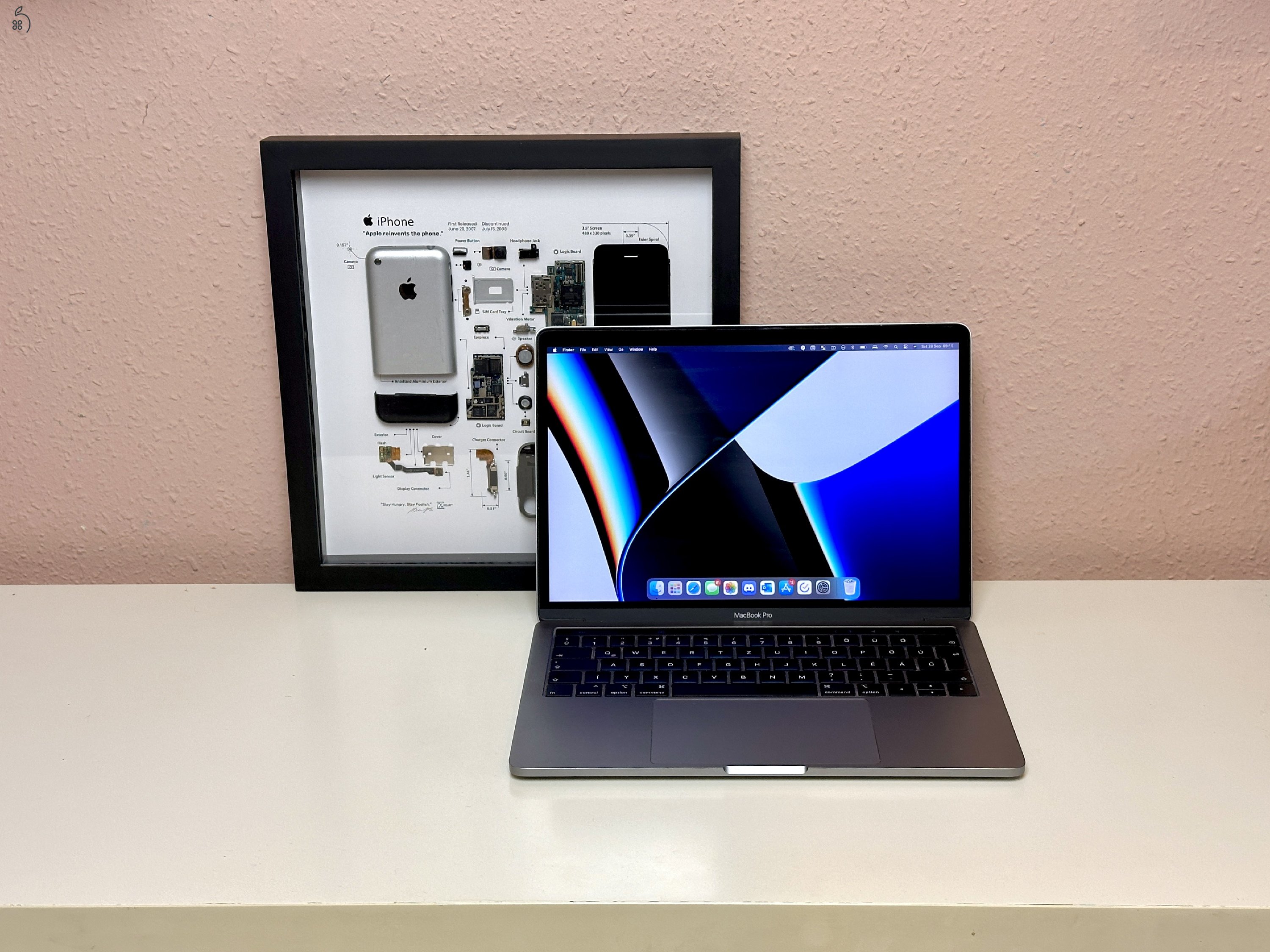 Apple Retina MacBook Pro 13 · 2018 · hibátlan állapot