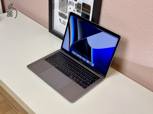 Apple Retina MacBook Pro 13 · 2018 · hibátlan állapot