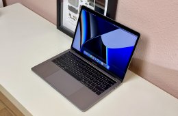 Apple Retina MacBook Pro 13 · 2018 · hibátlan állapot