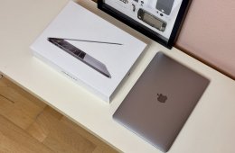 Apple Retina MacBook Pro 13 · 2018 · hibátlan állapot