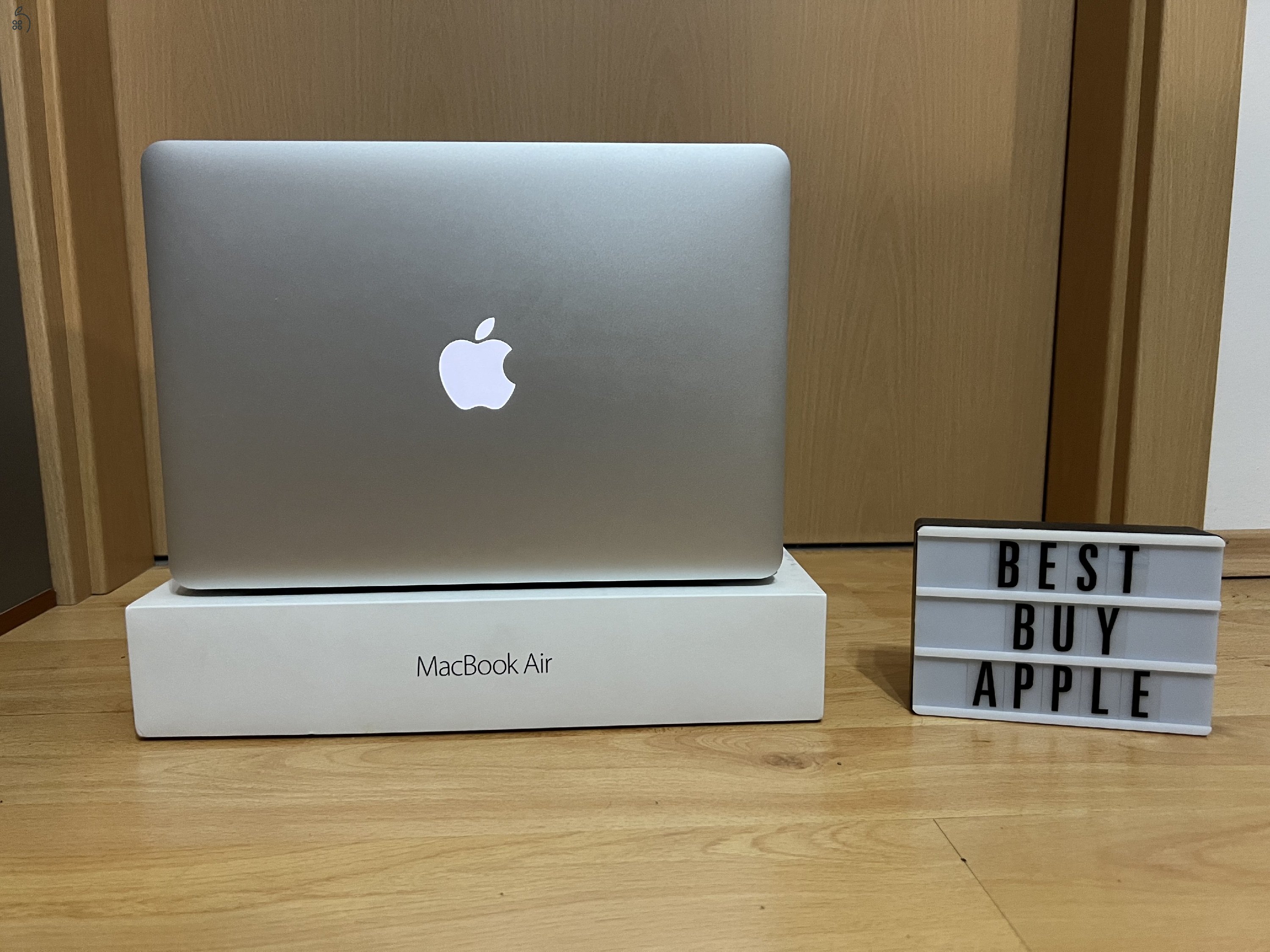 2017 MacBook Air 13 / i5 1.8 GHz / 8GB / 128GB SSD / Magyar / 98% Aksi / Korrekt Áron Eladó ! ! !