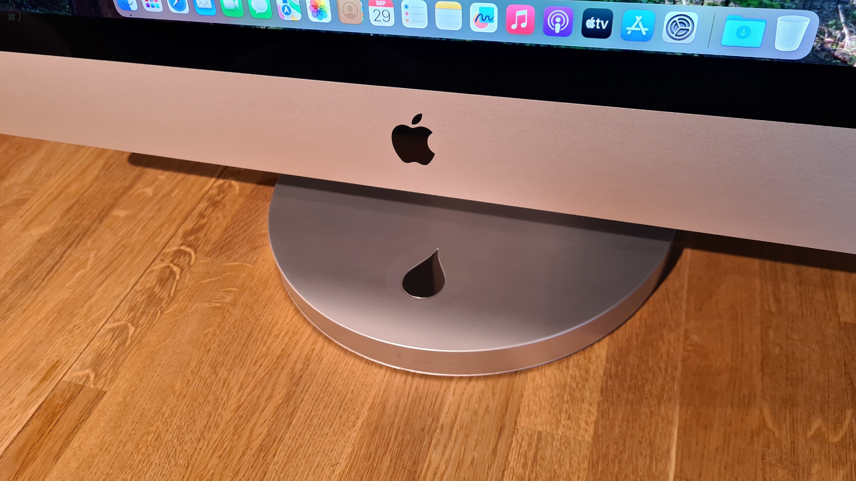 iMac (Retina 5K, 27-inch, 2019) / i5 / 32Gb RAM / 2Tb (fusion drive) / Radeon Pro 580X 8Gb + két hasznos ajándék