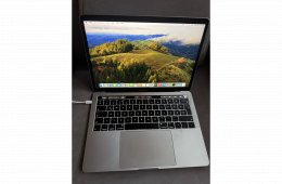 MacBook Pro 13.3 2018 Four Thunderbolt 3 néhány sérüléssel