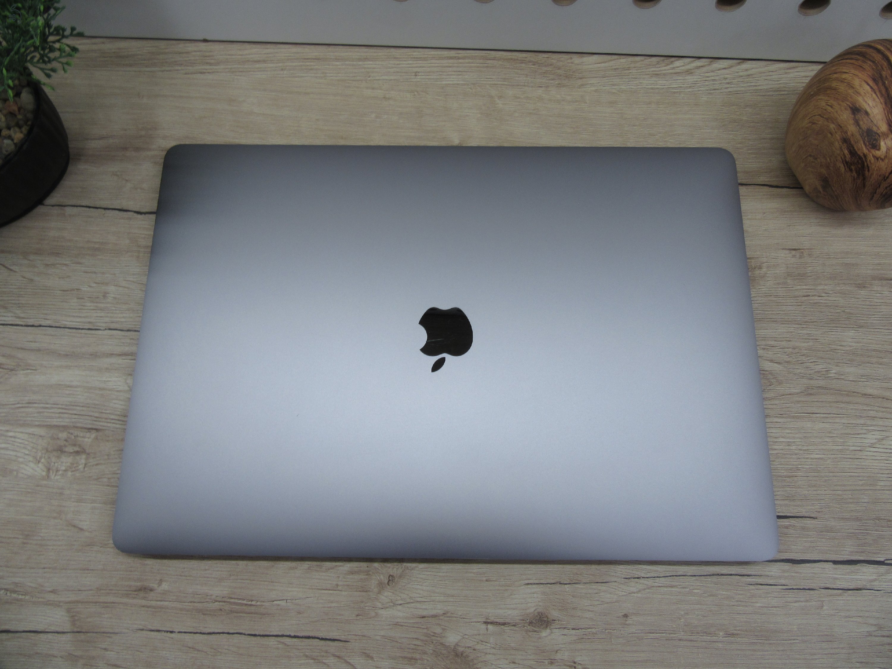 Apple Retina Macbook Pro 16 - 2019 - Használt, megkímélt