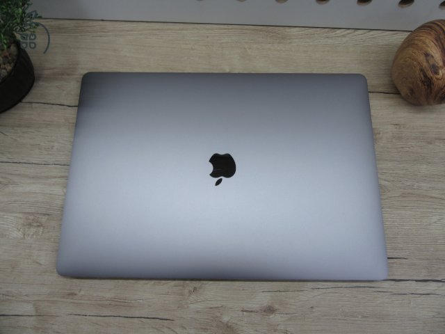 Apple Retina Macbook Pro 16 - 2019 - Használt, megkímélt