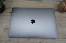 Apple Retina Macbook Pro 16 - 2019 - Használt, megkímélt