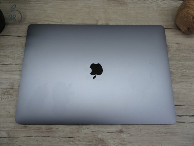 Apple Retina Macbook 16 - 2019 - Használt, karcmentes