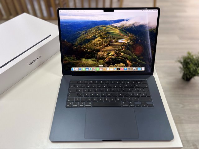 Hibátlan MacBook Air 2023 Midnight M2 13 256GB 1 ÉV Garanciával Számlával Aksi 100%