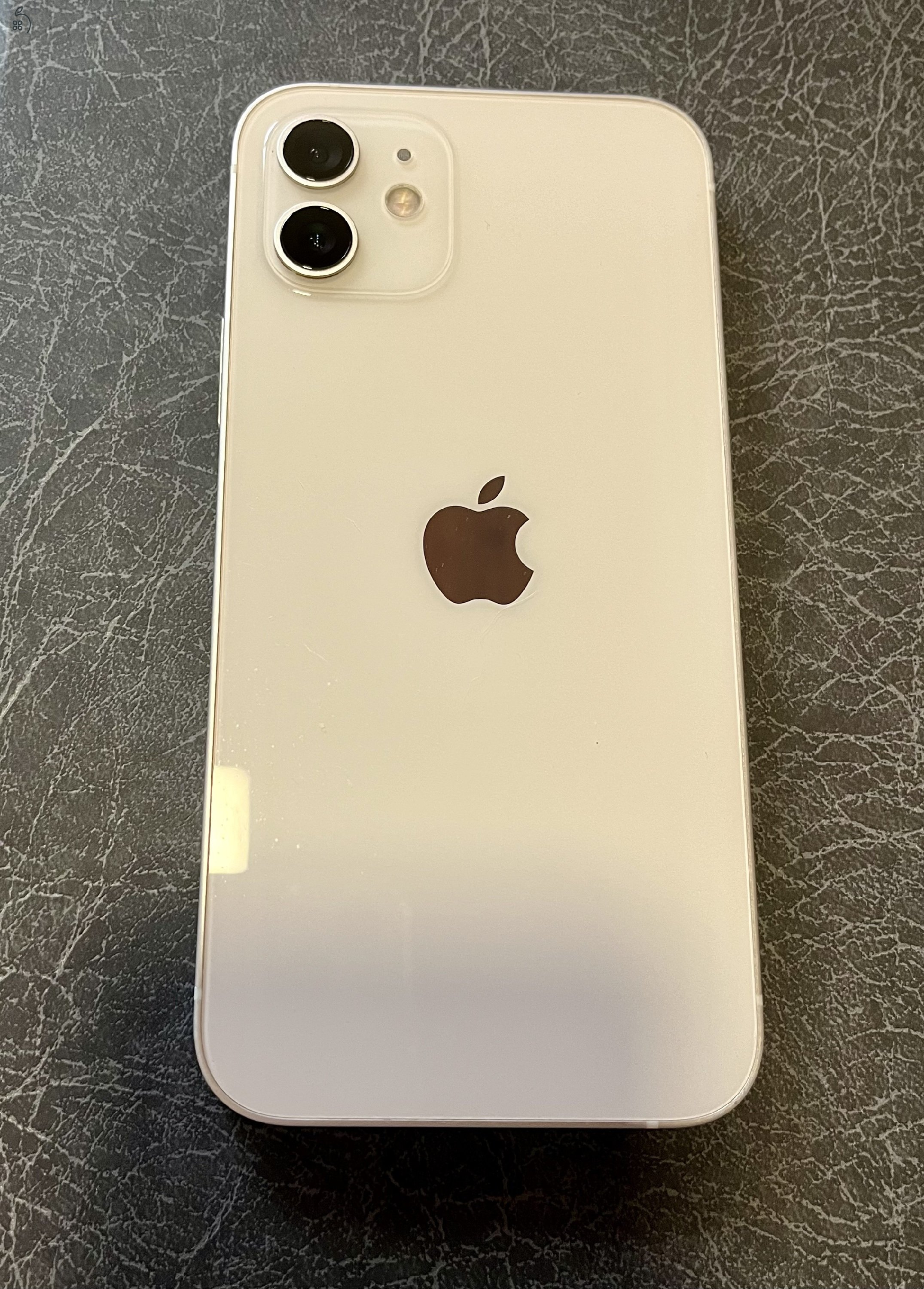 Iphone 12 64 GB szép allapotban 100%-os akkuval