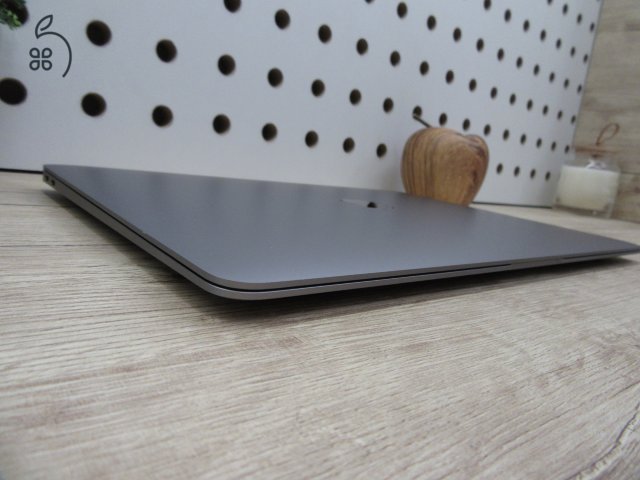  Apple Retina Macbook Air M1 - 2020 - Használt, karcmentes 