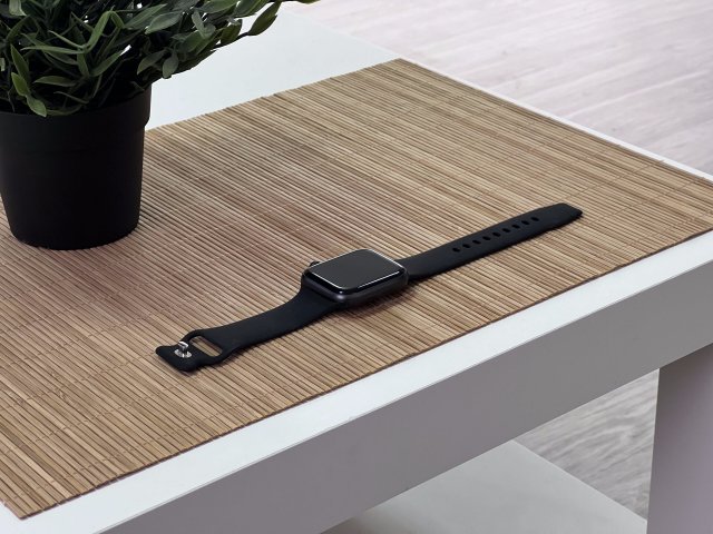 Hibátlan Apple Watch S6 Space Gray 44MM 1 ÉV Garanciával Számlával