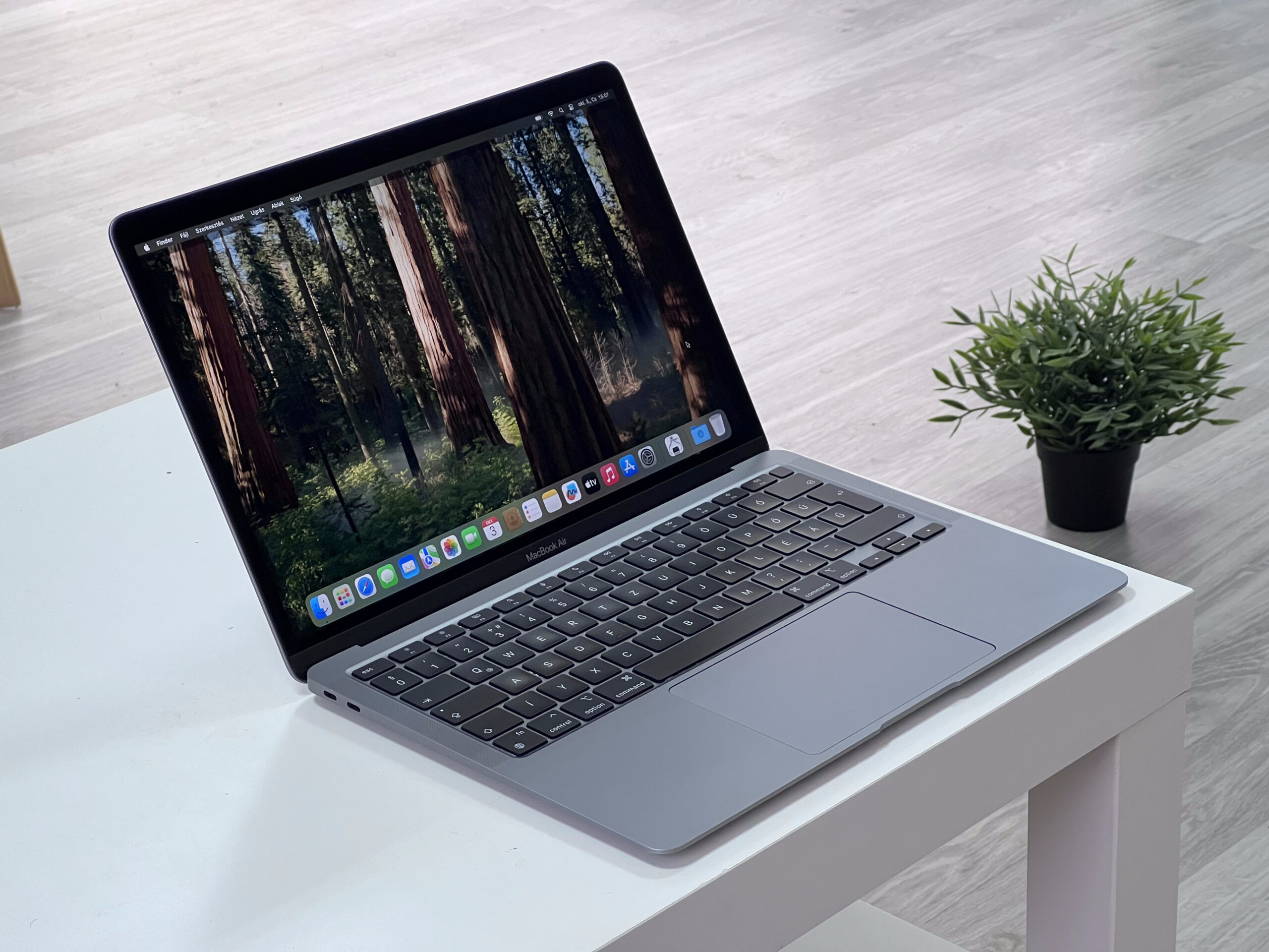 Hibátlan MacBook Air 2020 M1 13 256GB 1 ÉV Garanciával Számlával Aksi 99%