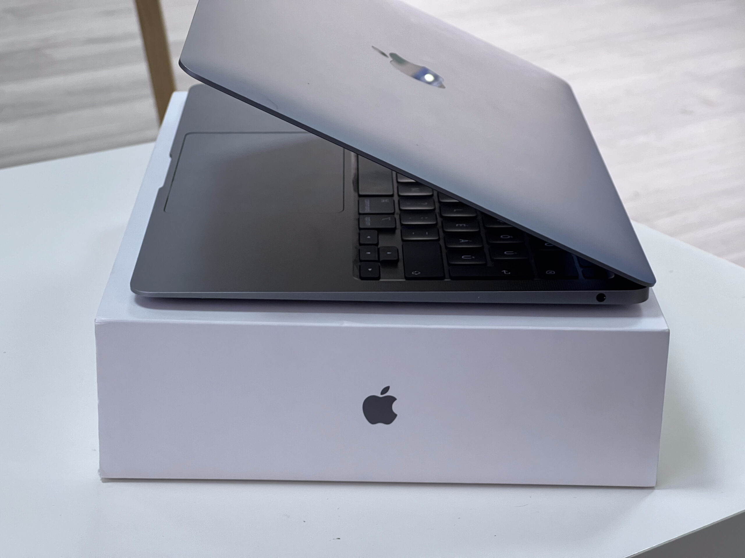 MacBook Air 2020 M1 13 256GB 1 ÉV Garanciával Számlával