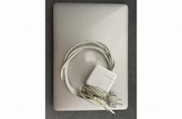 MacBook Air, keveset használt, ajándék tokkal 