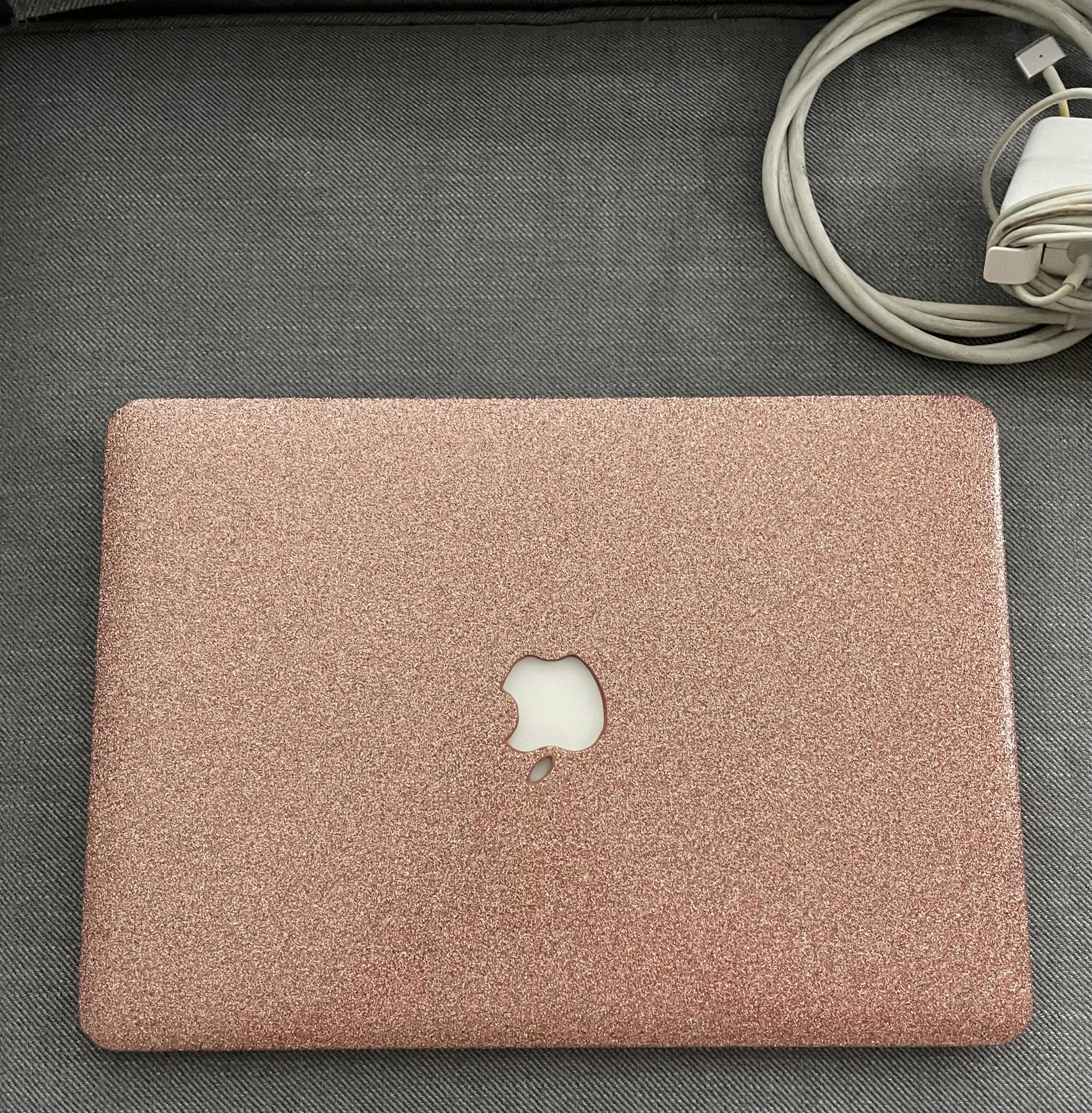 MacBook Air, keveset használt, ajándék tokkal 