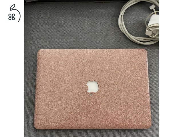 MacBook Air, keveset használt, ajándék tokkal 