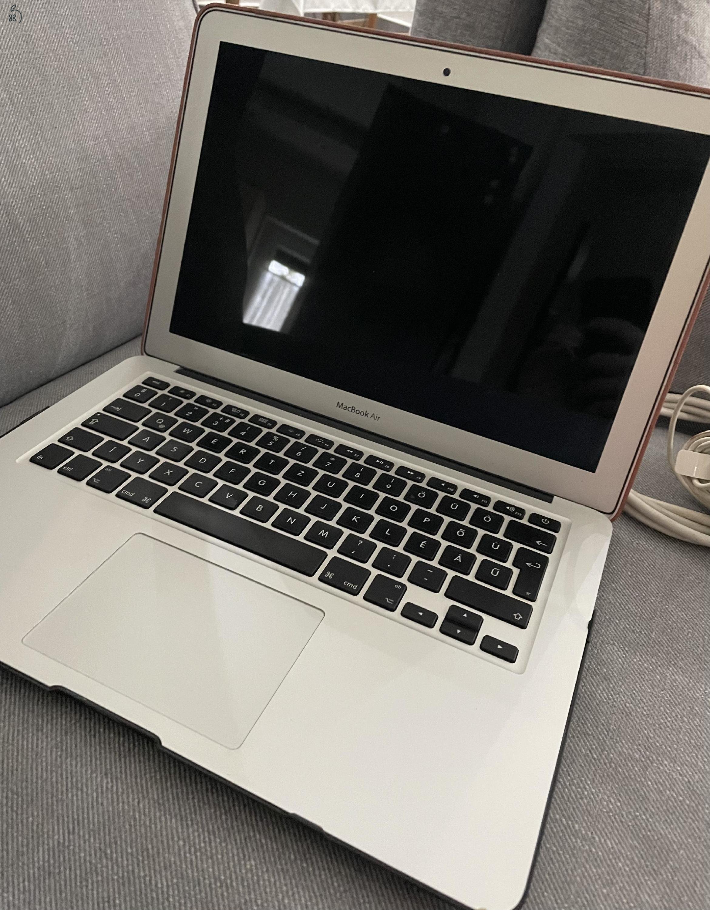 MacBook Air, keveset használt, ajándék tokkal 