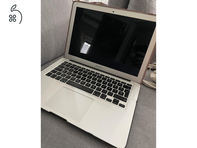 MacBook Air, keveset használt, ajándék tokkal 