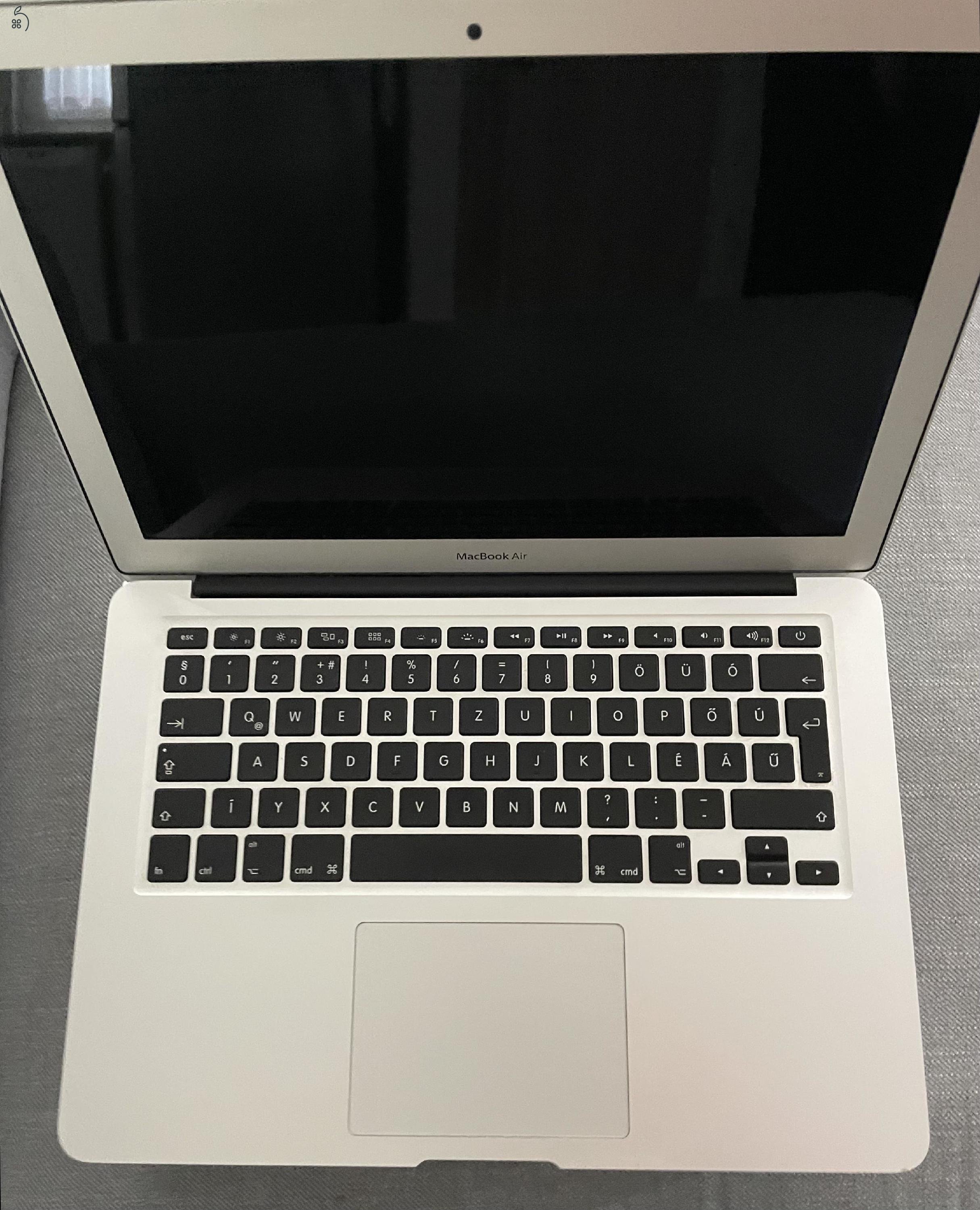 MacBook Air, keveset használt, ajándék tokkal 