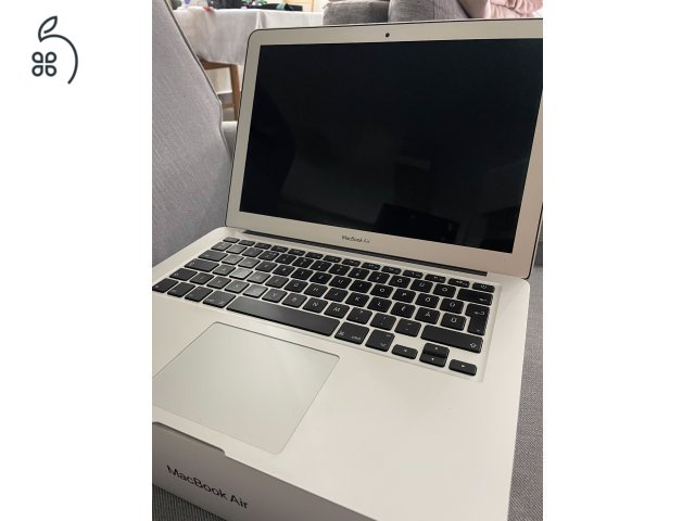 MacBook Air, keveset használt, ajándék tokkal 