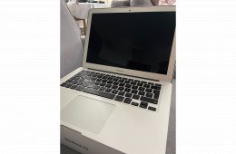 MacBook Air, keveset használt, ajándék tokkal 