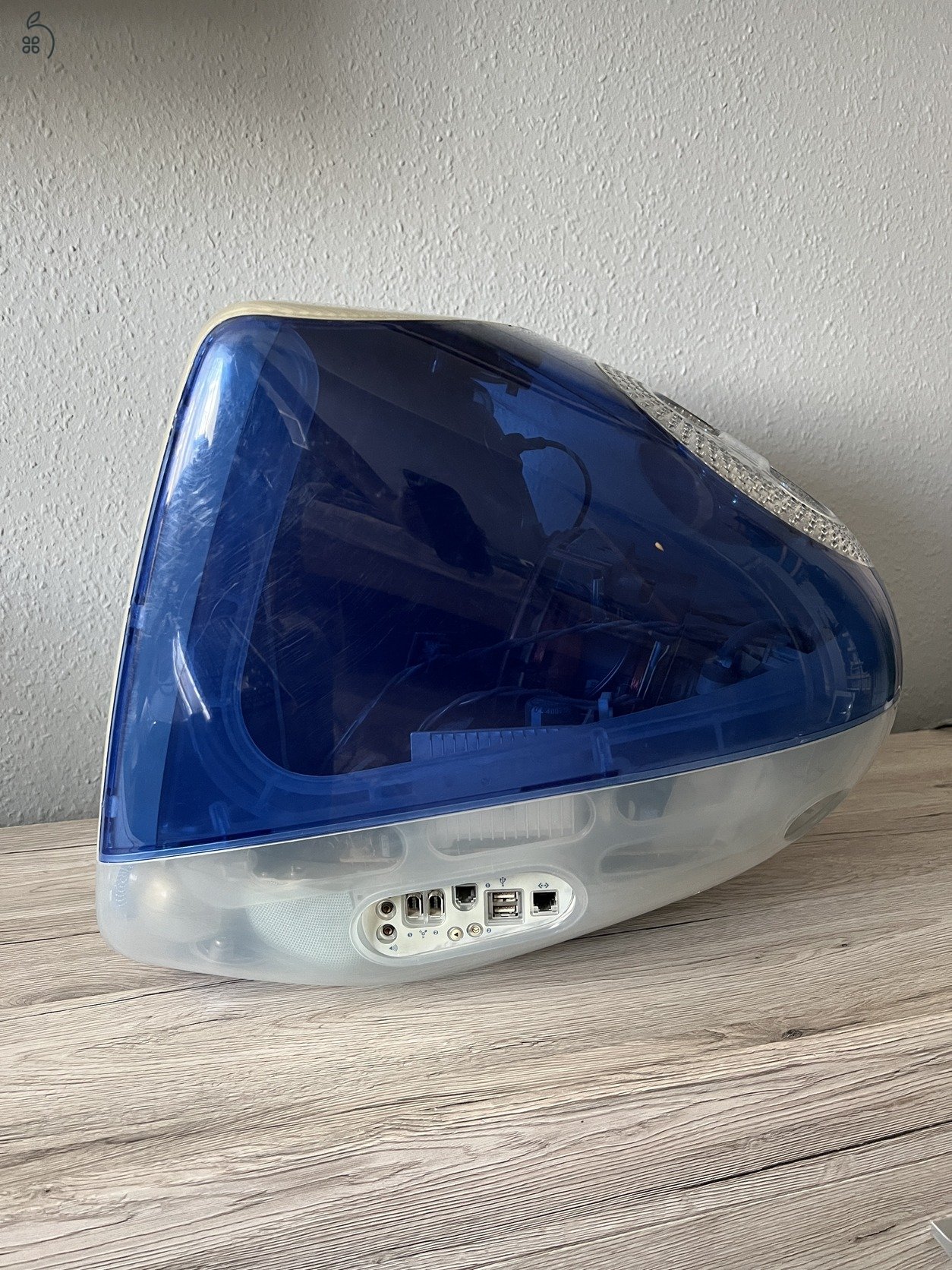 Eladó egy Apple iMac G3!