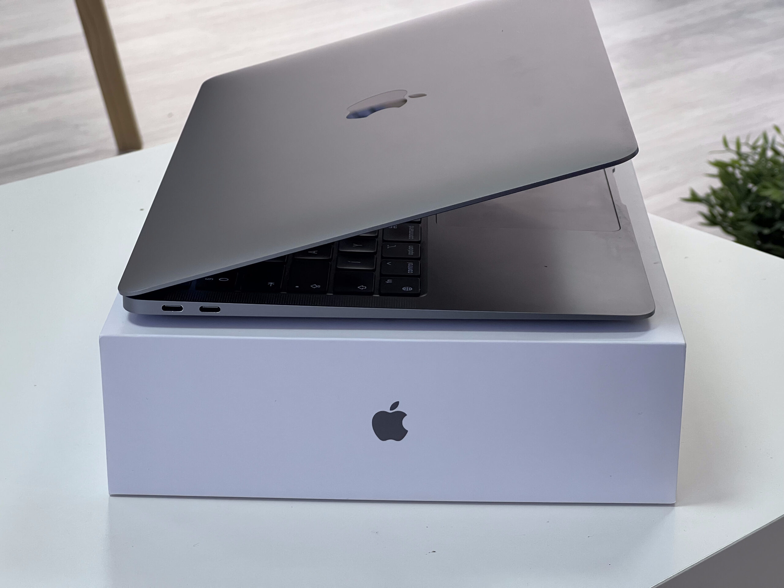 MacBook Air 2020 M1 13 256GB 1 ÉV Garanciával Számlával