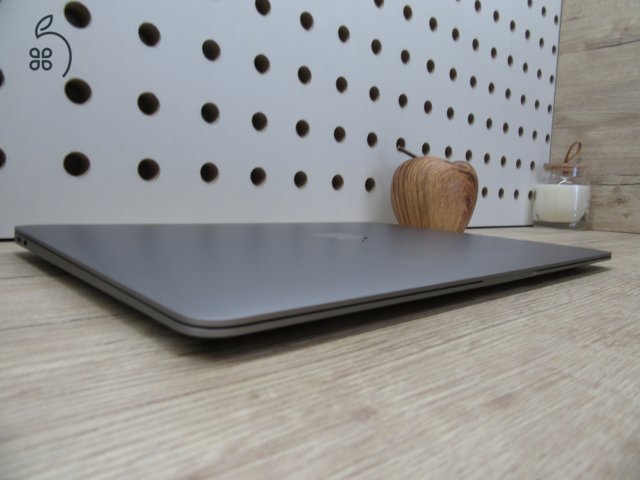 Apple Macbook Air M1 - 2020 - Használt, karcmentes 