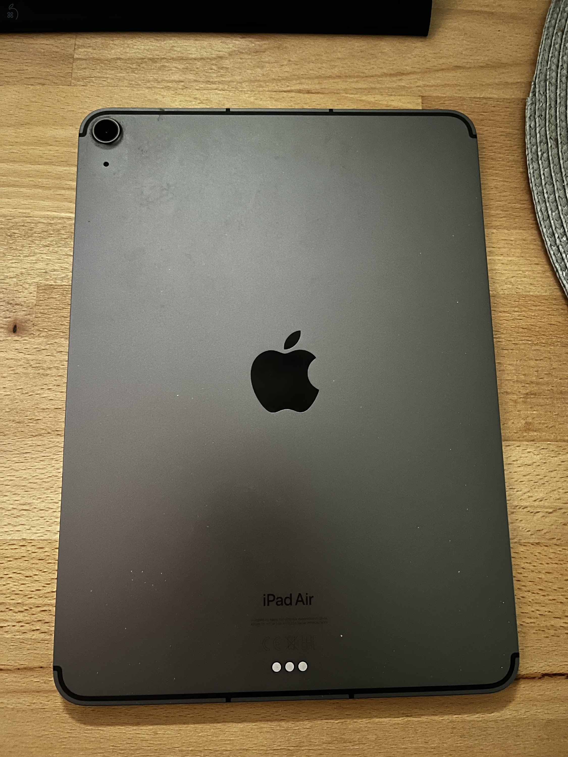 Ipad Air 5 (M1, 64gb, WIFI+LTE) + ajándék usb-c hub