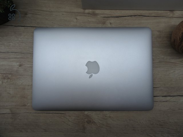 Apple Macbook Air 13 - 2013 - Újszerű állapot