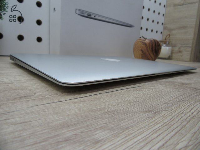 Apple Macbook Air 13 - 2013 - Újszerű állapot