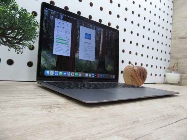 Apple Retina Macbook Air 13 - 2020 - Használt, megkímélt