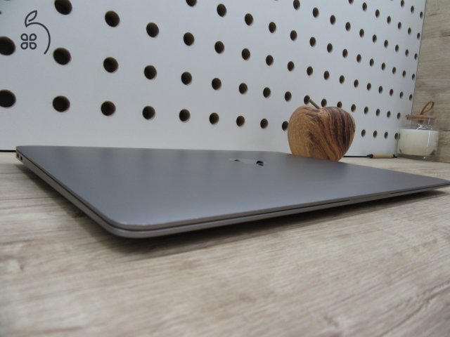 Apple Retina Macbook Air 13 - 2020 - Használt, megkímélt