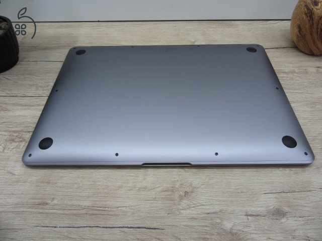 Apple Retina Macbook Air 13 - 2020 - Használt, megkímélt