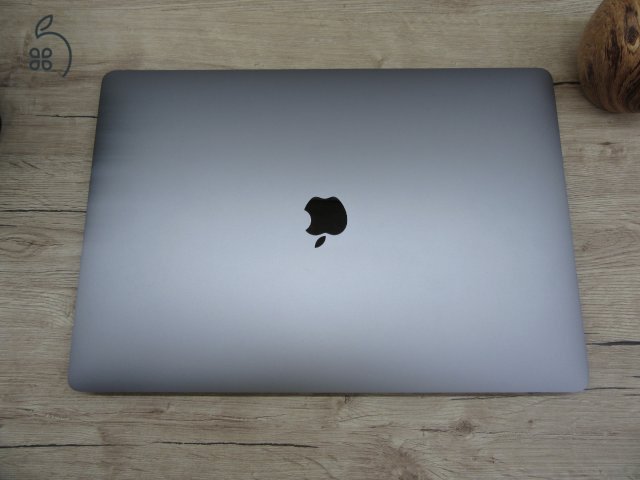 Apple Retina Macbook Pro 16 - 2019 - Használt, karcmentes