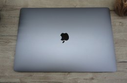 Apple Retina Macbook Pro 16 - 2019 - Használt, karcmentes