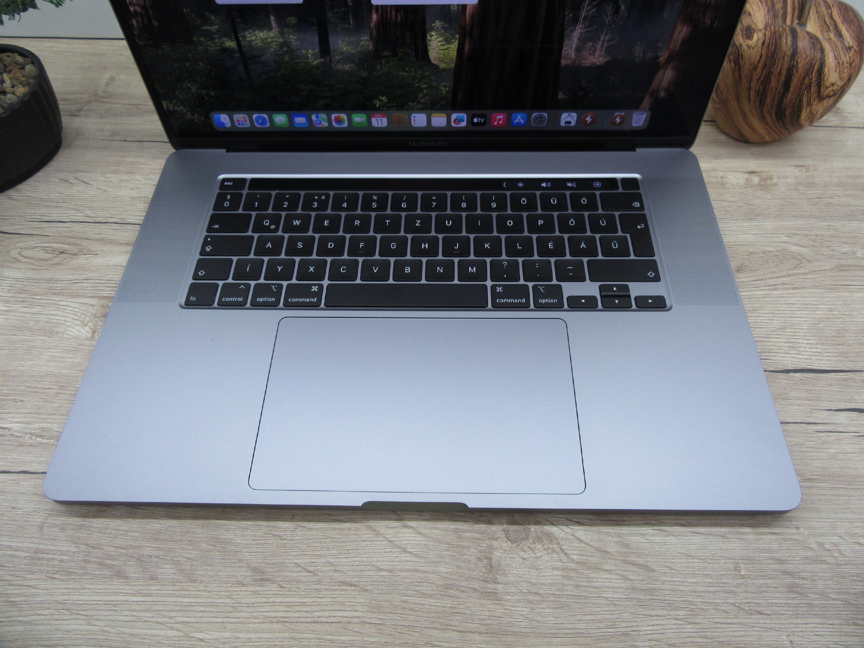 Apple Retina Macbook Pro 16 - 2019 - Használt, karcmentes