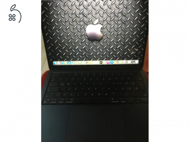 Apple MacBook Air M2  2022  magyar bill,  77 Akku 