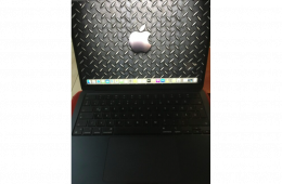 Apple MacBook Air M2  2022  magyar bill,  77 Akku 