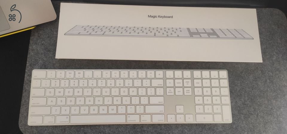 Apple Magic Keyboard numerikus billentyűzettel, ezüst - US