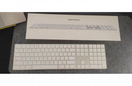 Apple Magic Keyboard numerikus billentyűzettel, ezüst - US