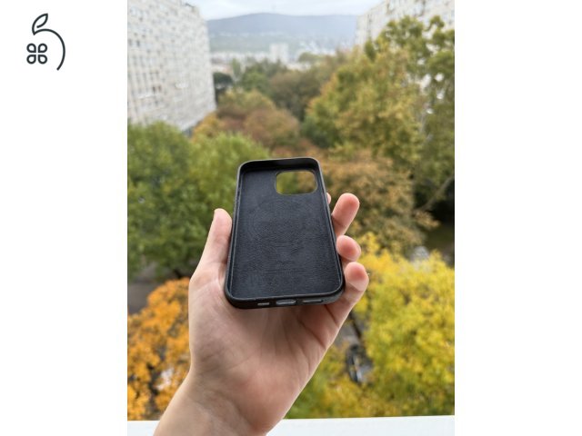 Apple iPhone 13 Pro Midnight Leather case