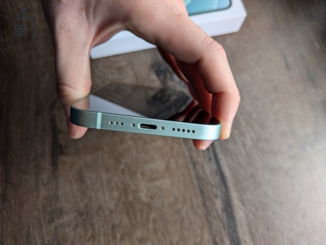 Megkímélt iPhone 12 64GB Menta színben