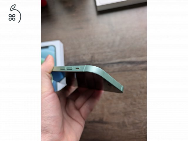 Megkímélt iPhone 12 64GB Menta színben