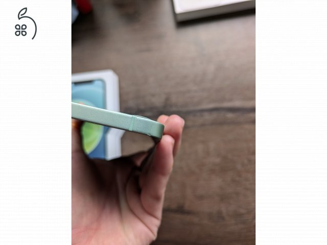 Megkímélt iPhone 12 64GB Menta színben