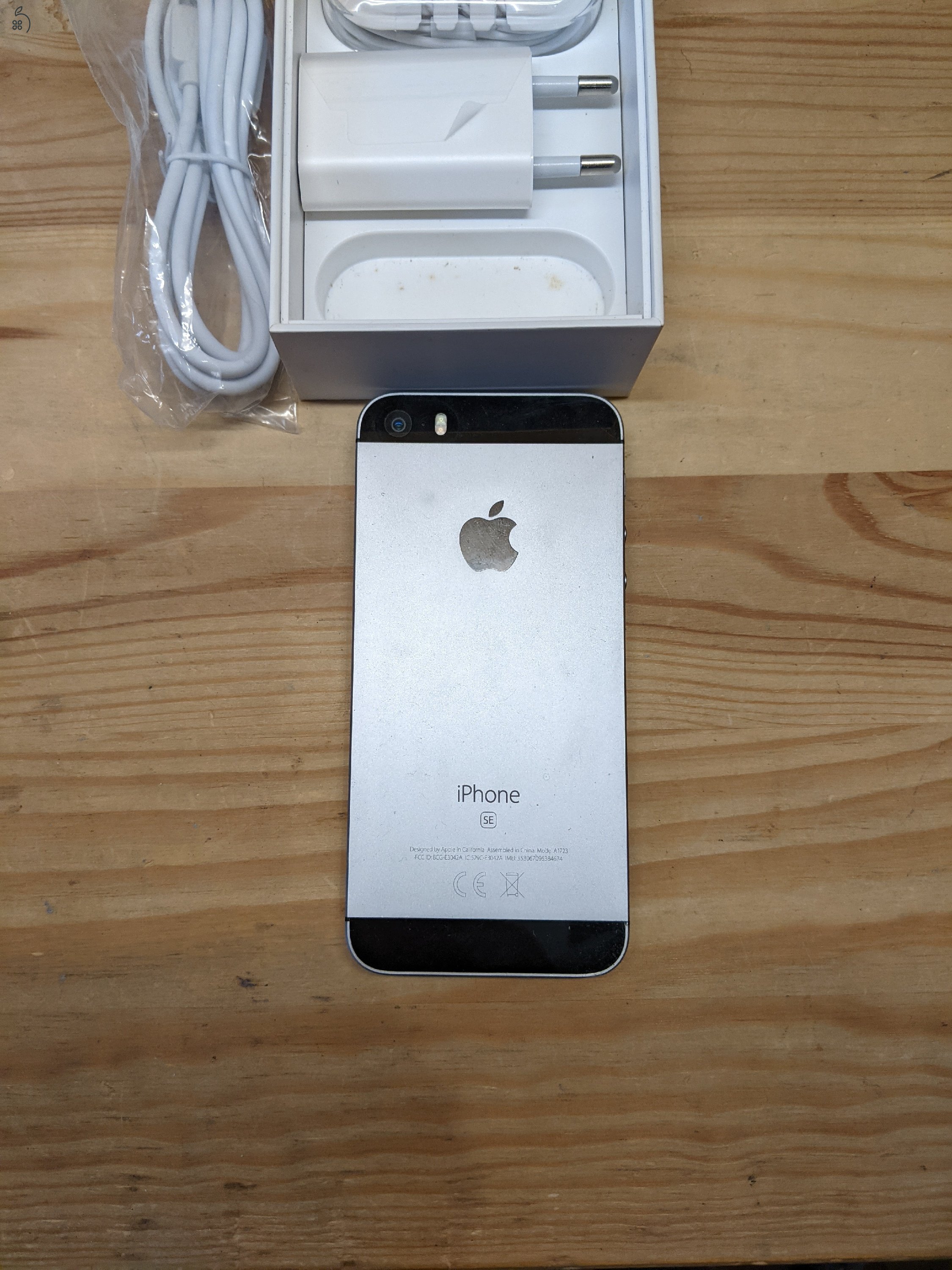 iPhone SE Space gray 32Gb