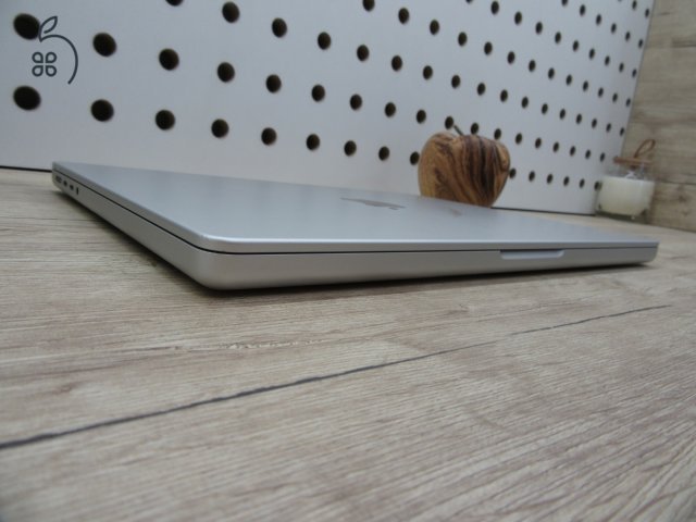 Apple Retina Macbook Pro 14 M1 - 2021 - Használt, megkímélt