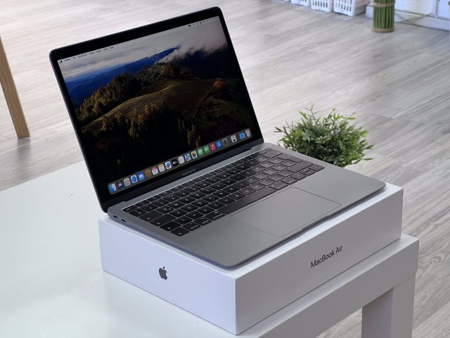 MacBook Air 2019 13 128GB 1 ÉV Garanciával Számlával